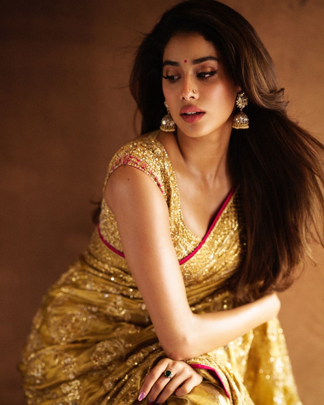 Janhvi Kapoor Hot Saree images