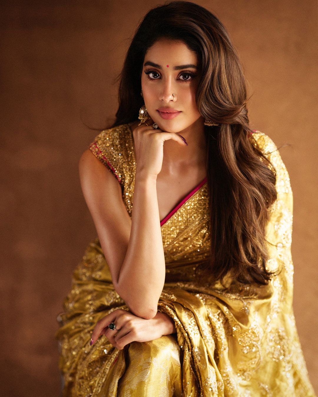 Janhvi Kapoor Hot Saree images