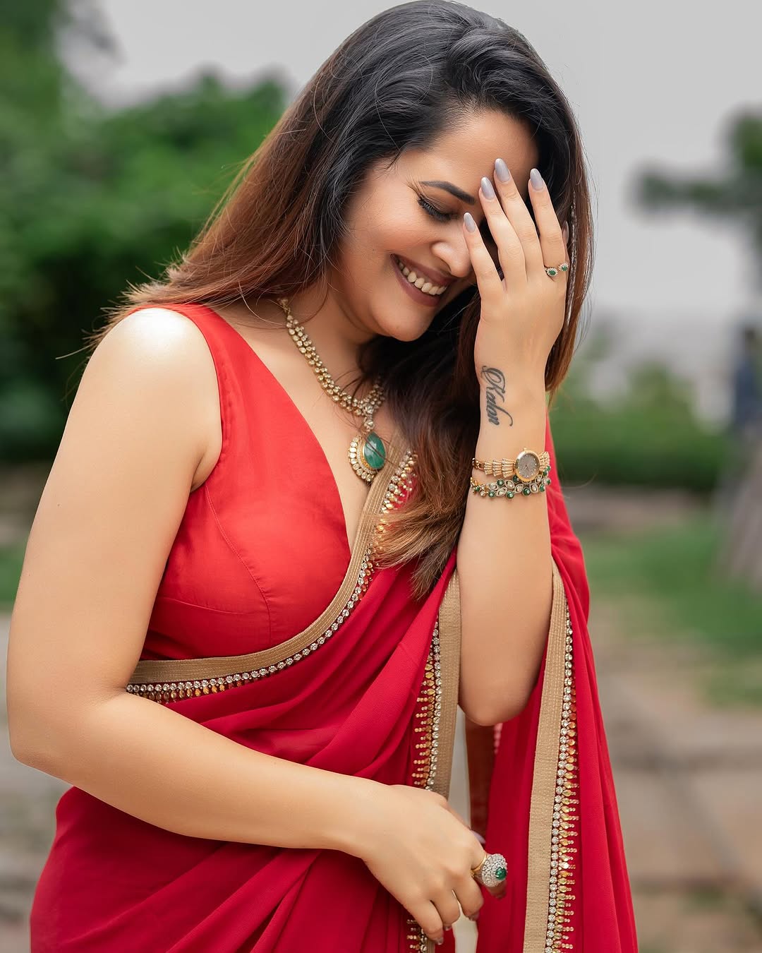 Anasuya Bharadwaj sexy saree images