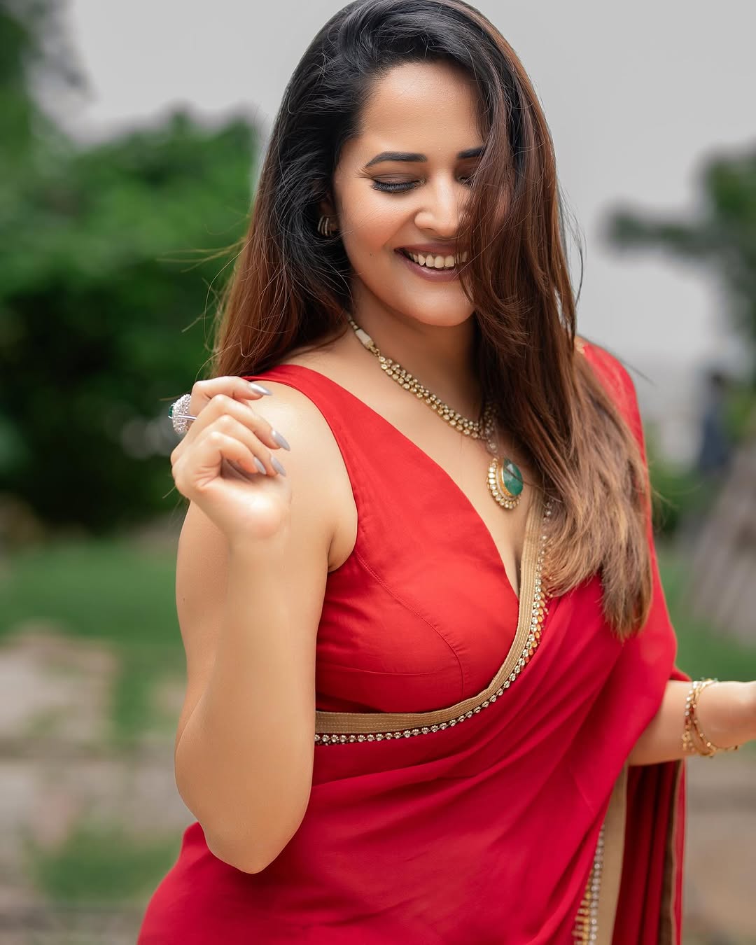 Anasuya Bharadwaj sexy saree images