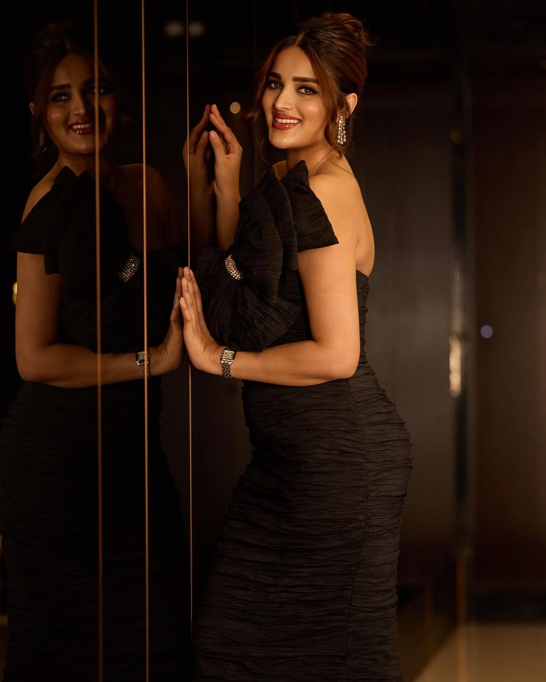 Nidhhi Agerwal hot and sexy images 