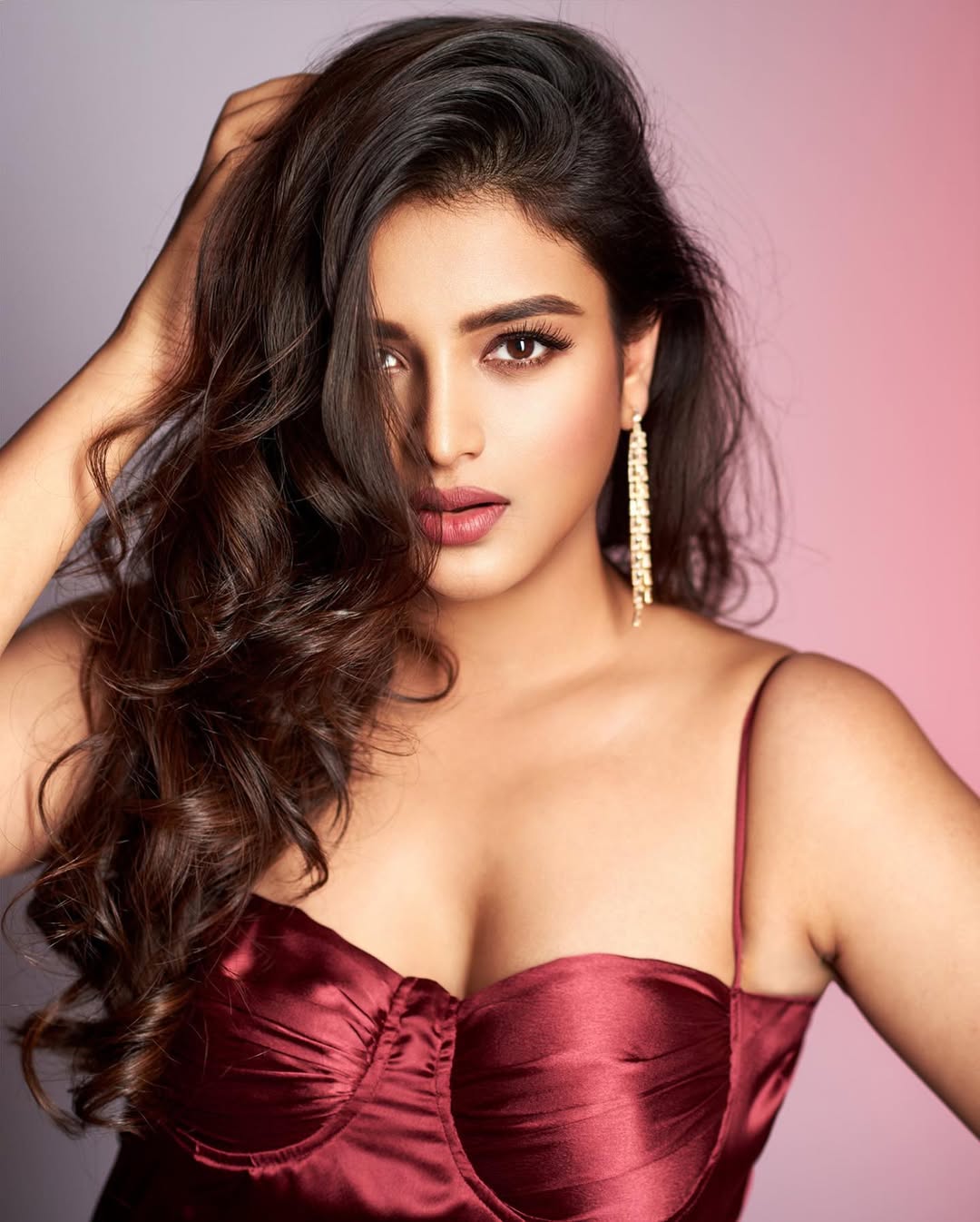 Nidhhi Agerwal hot and sexy images 