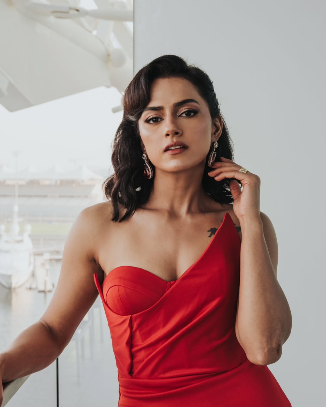 Shraddha Srinath hot and sexy images