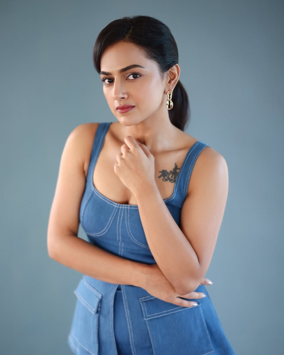 Shraddha Srinath hot and sexy images