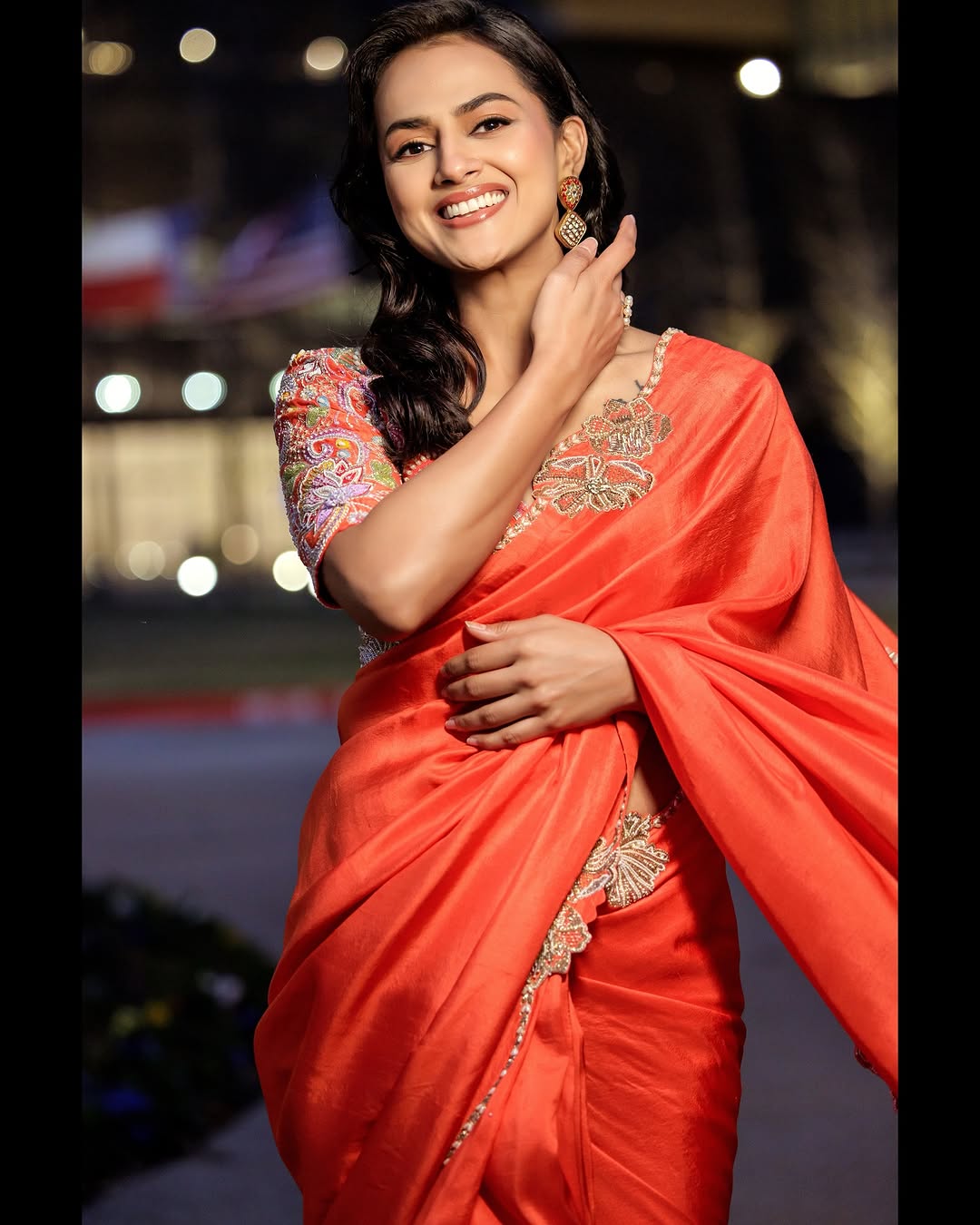 Shraddha Srinath sexy saree stills 