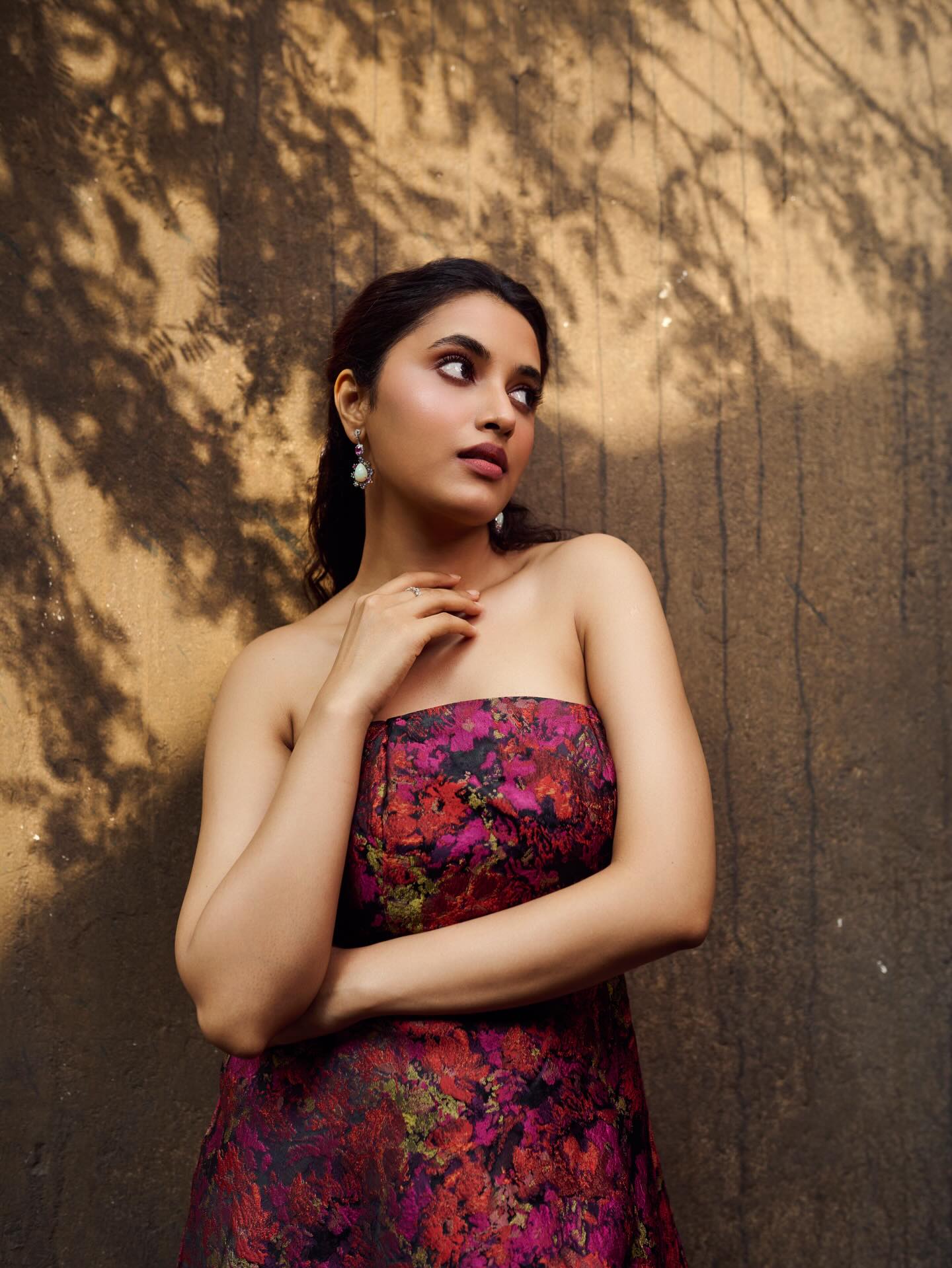 Actress Priyanka Mohan hot and sexy images, saree stills, and HD gallery