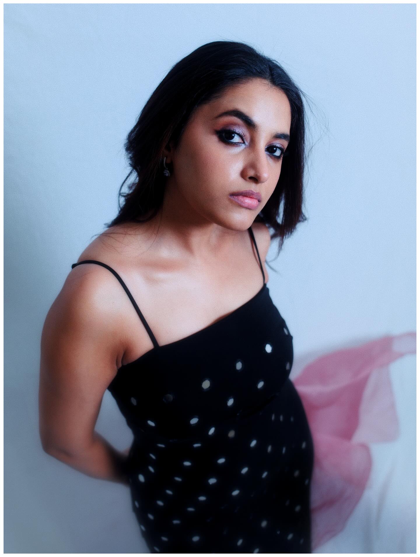 Actress Priyanka Mohan hot and sexy images, saree stills, and HD gallery