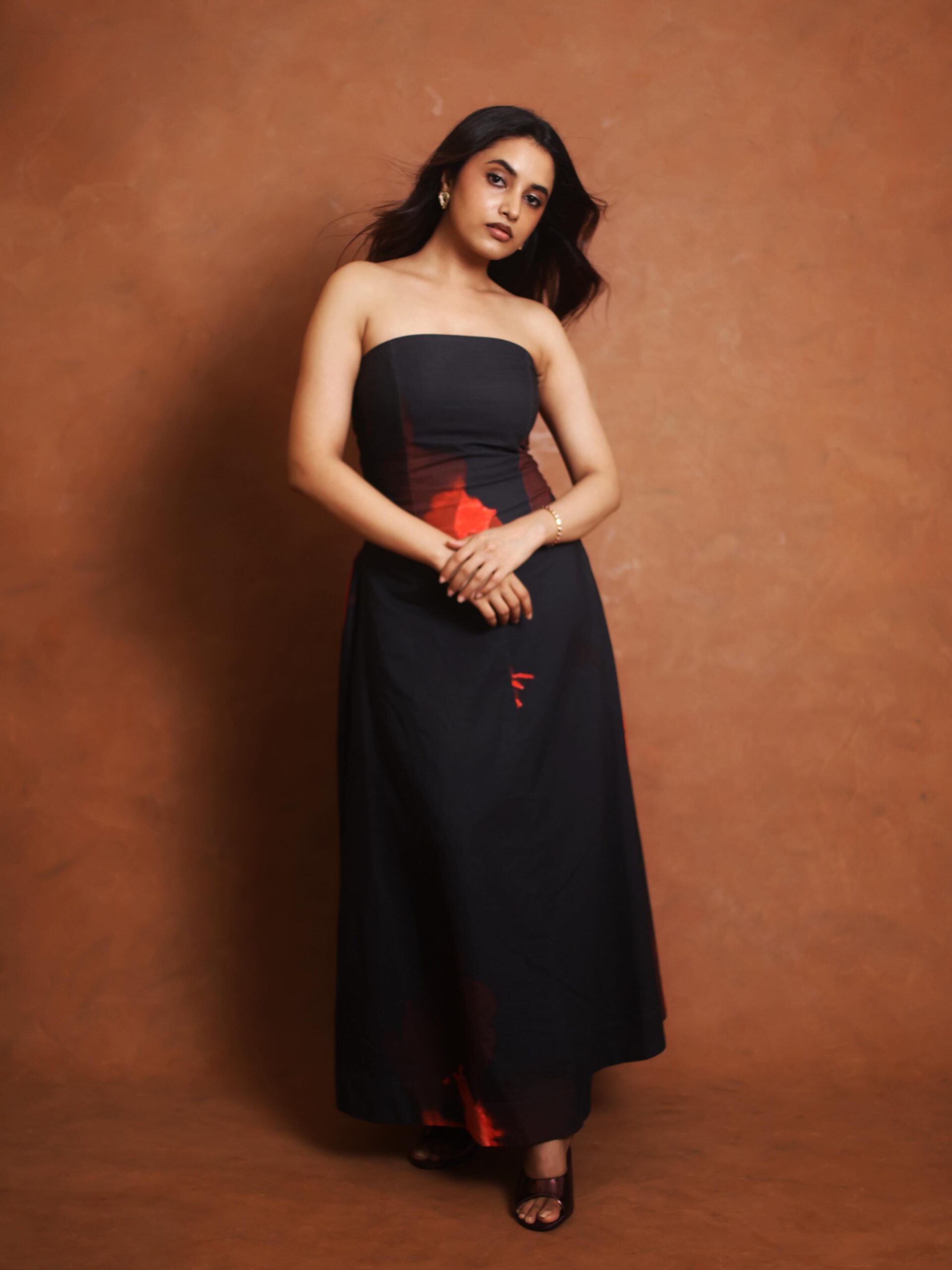 Actress Priyanka Mohan hot and sexy images, saree stills, and HD gallery