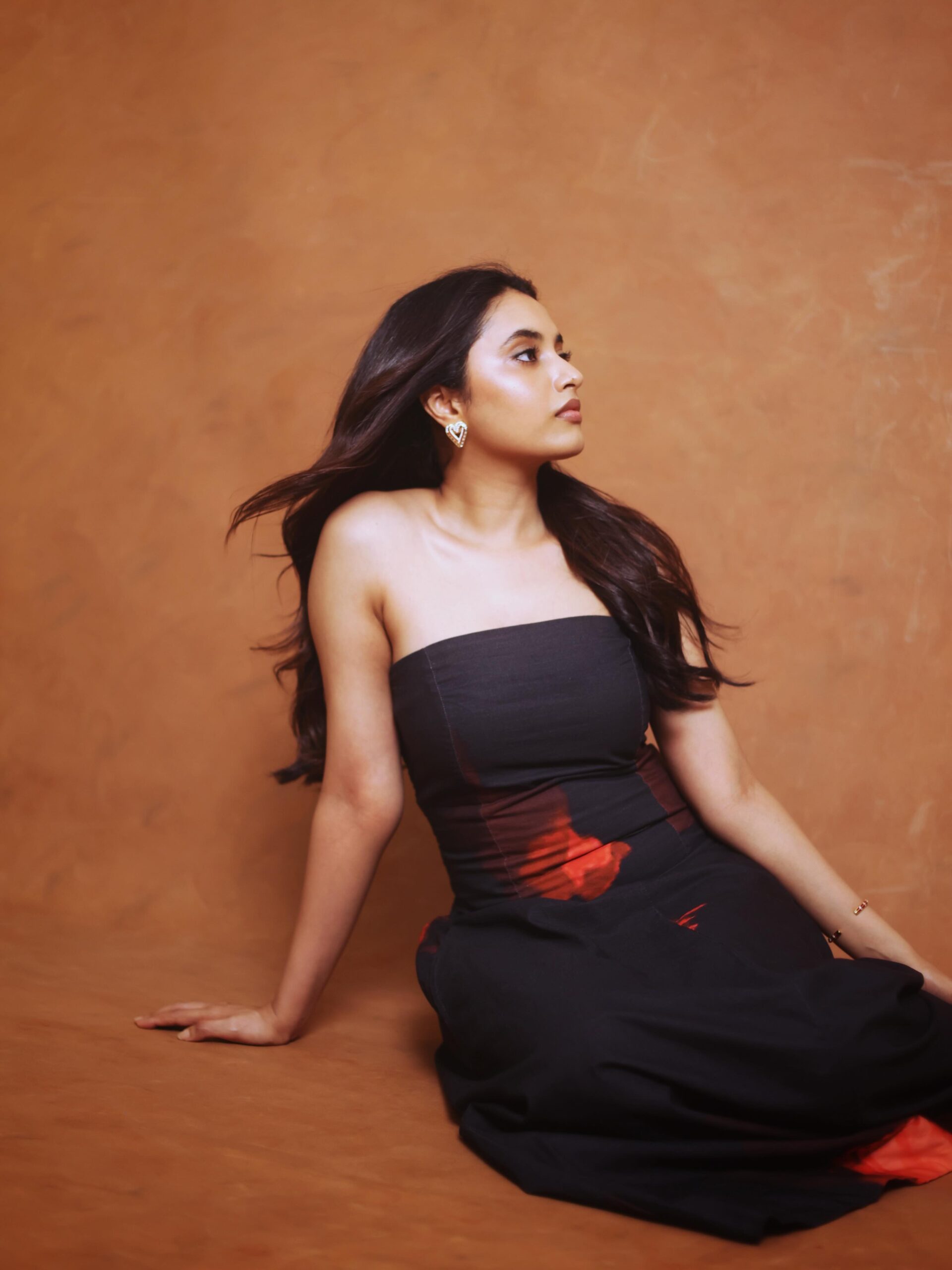 Actress Priyanka Mohan hot and sexy images, saree stills, and HD gallery