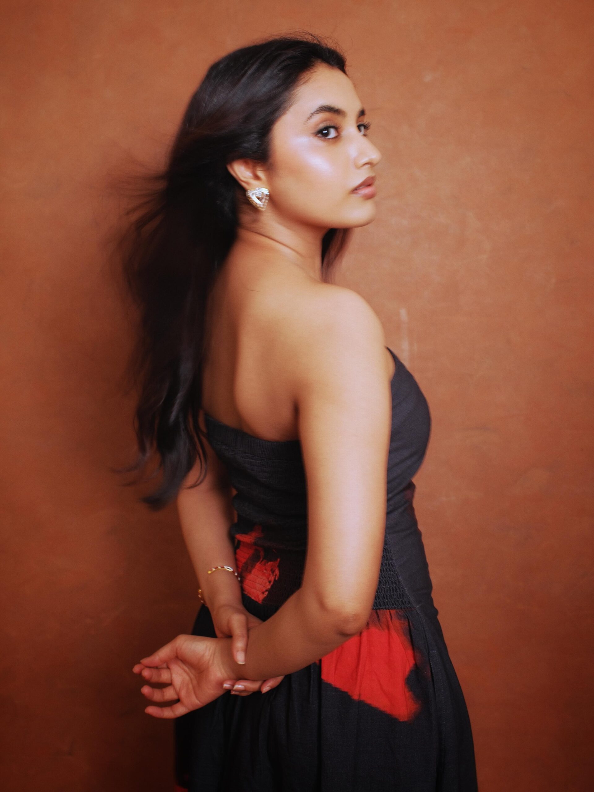 Actress Priyanka Mohan hot and sexy images, saree stills, and HD gallery