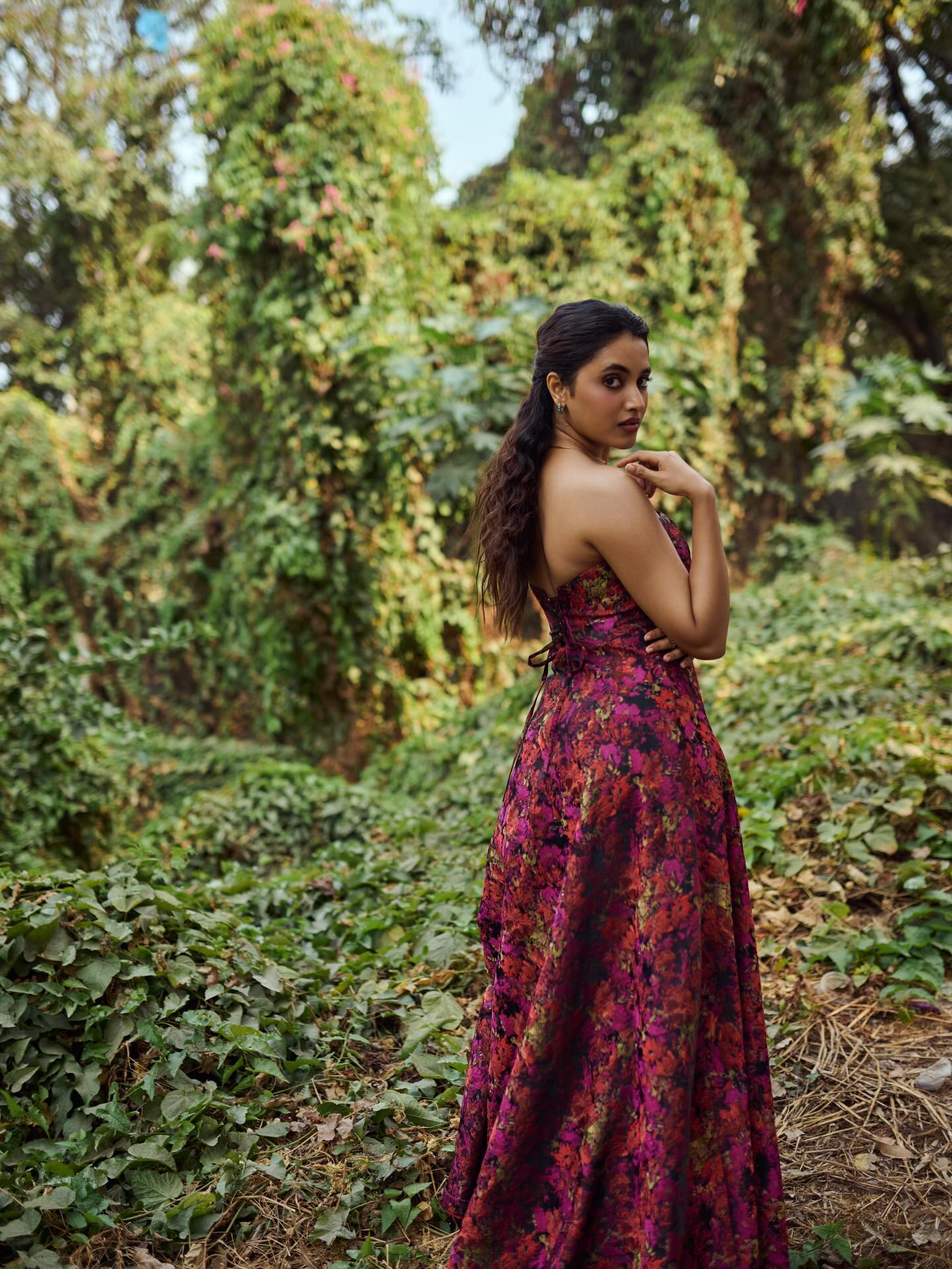Actress Priyanka Mohan hot and sexy images, saree stills, and HD gallery
