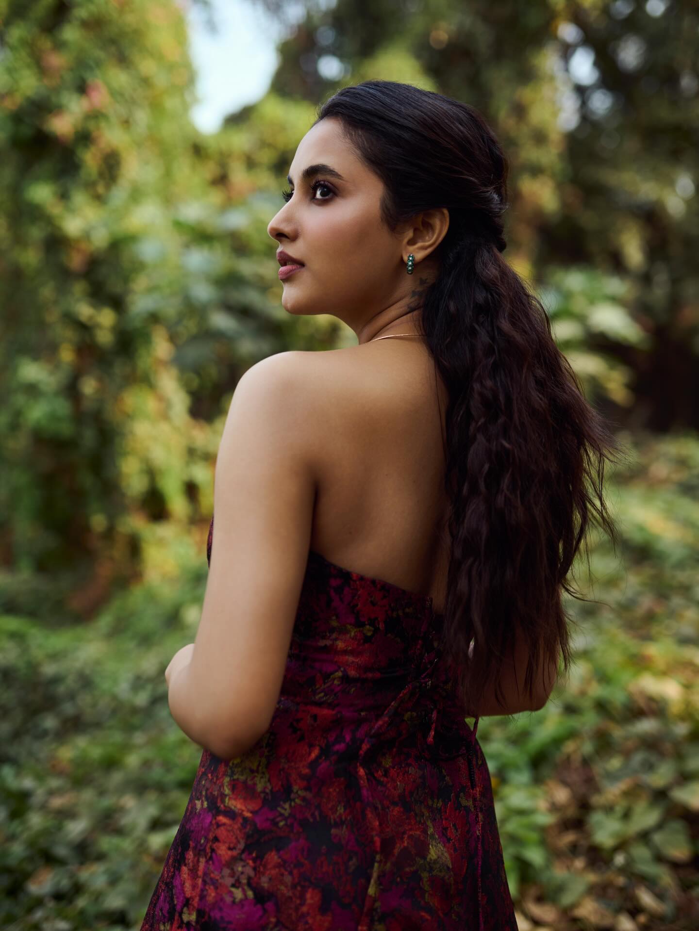 Actress Priyanka Mohan hot and sexy images, saree stills, and HD gallery