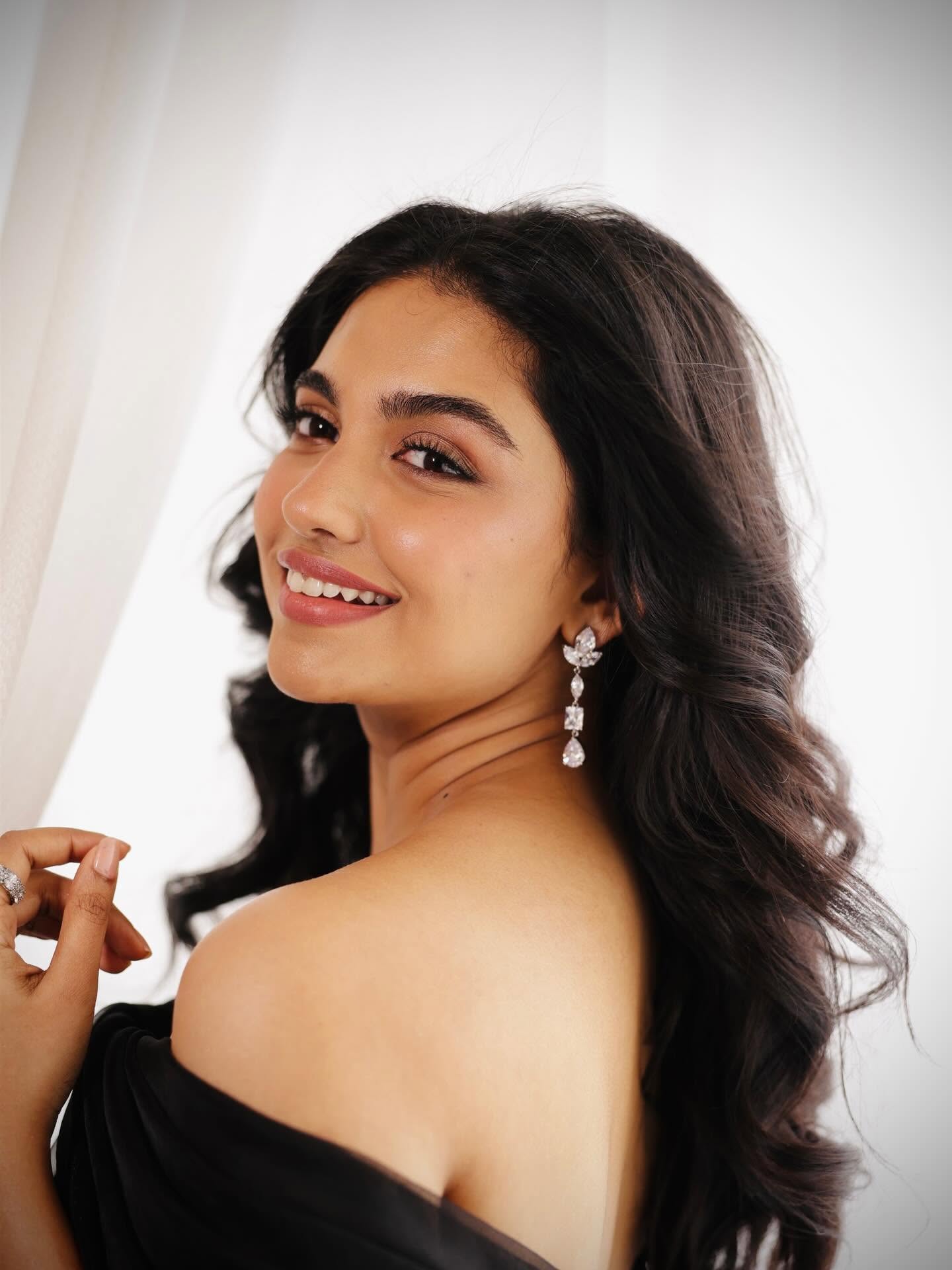 Mamitha Baiju Latest Hot and sexy pics