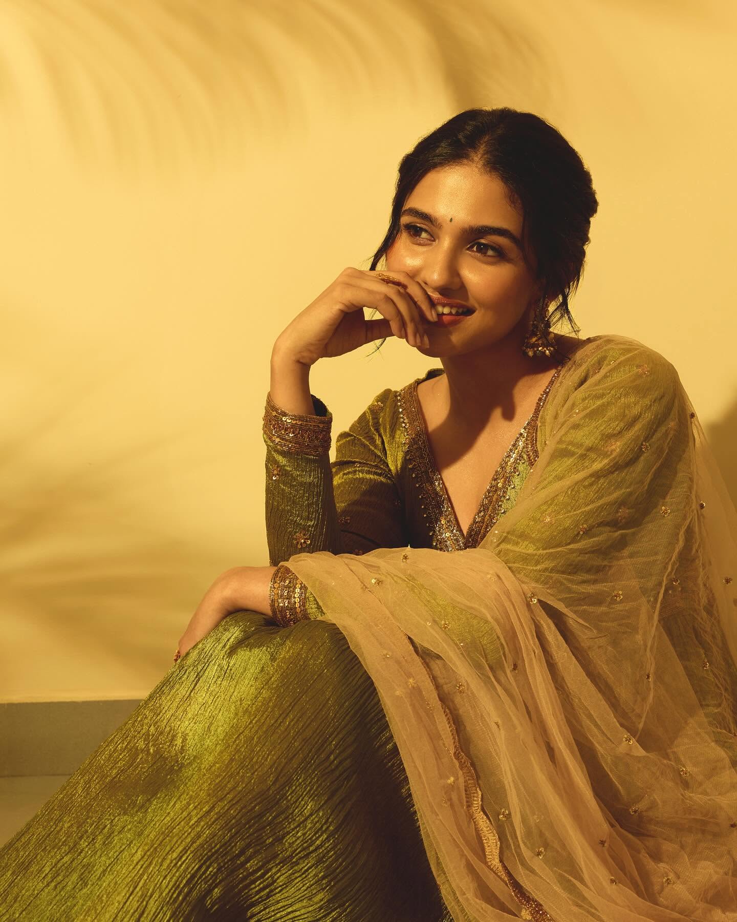 Mamitha Baiju Latest Hot and sexy pics