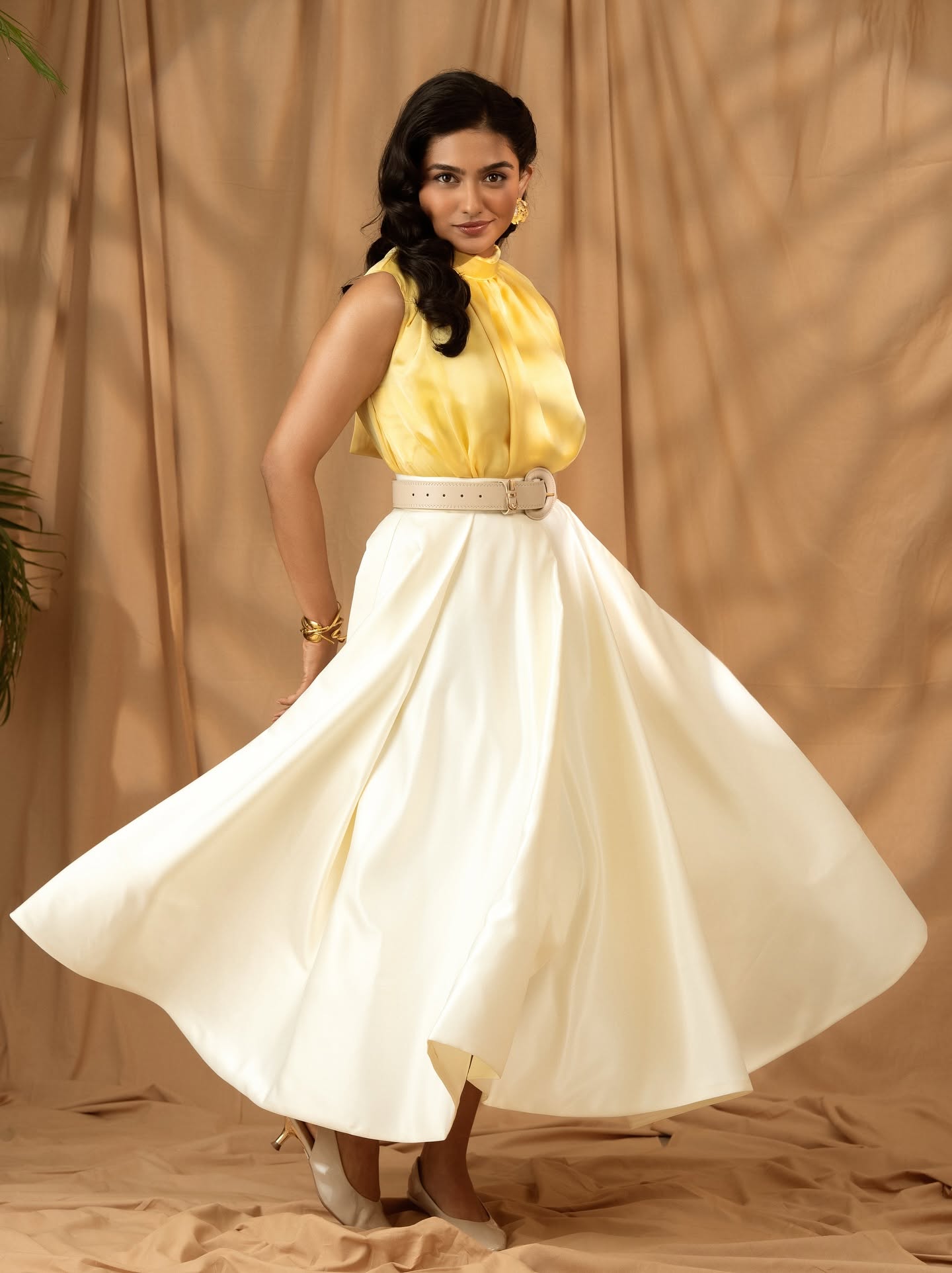 Mamitha Baiju Latest Hot and sexy pics