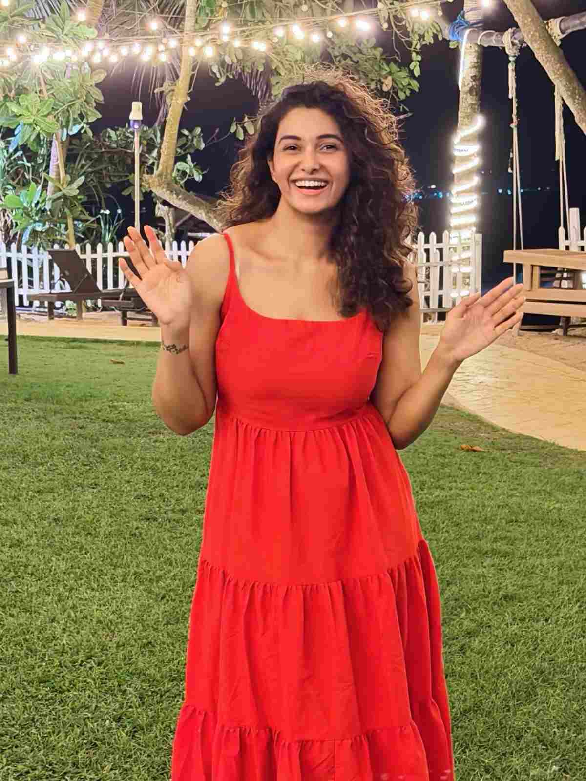 Priya Bhavani Shankar hot images, sexy saree photos, HD gallery