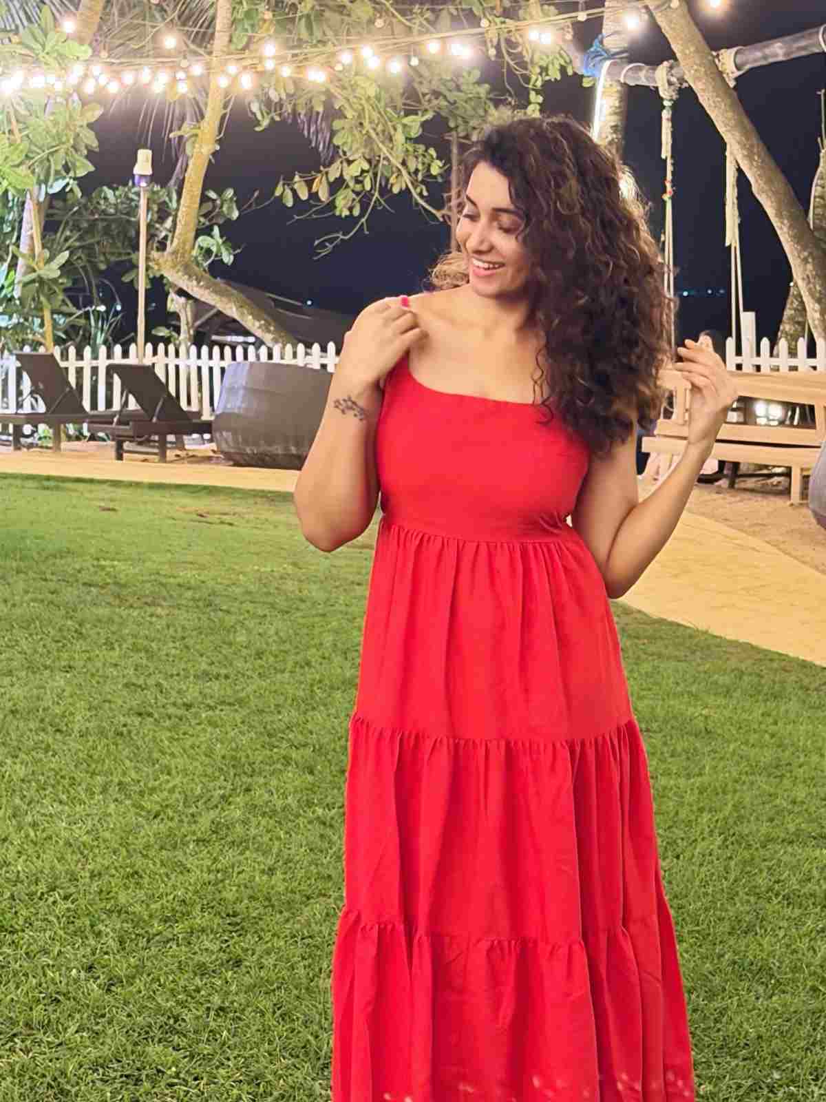 Priya Bhavani Shankar hot images, sexy saree photos, HD gallery