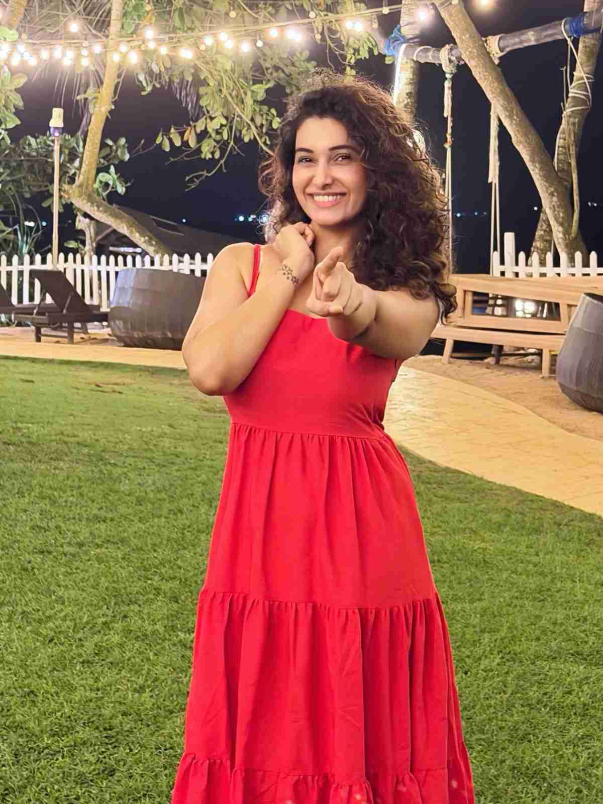 Priya Bhavani Shankar hot images, sexy saree photos, HD gallery
