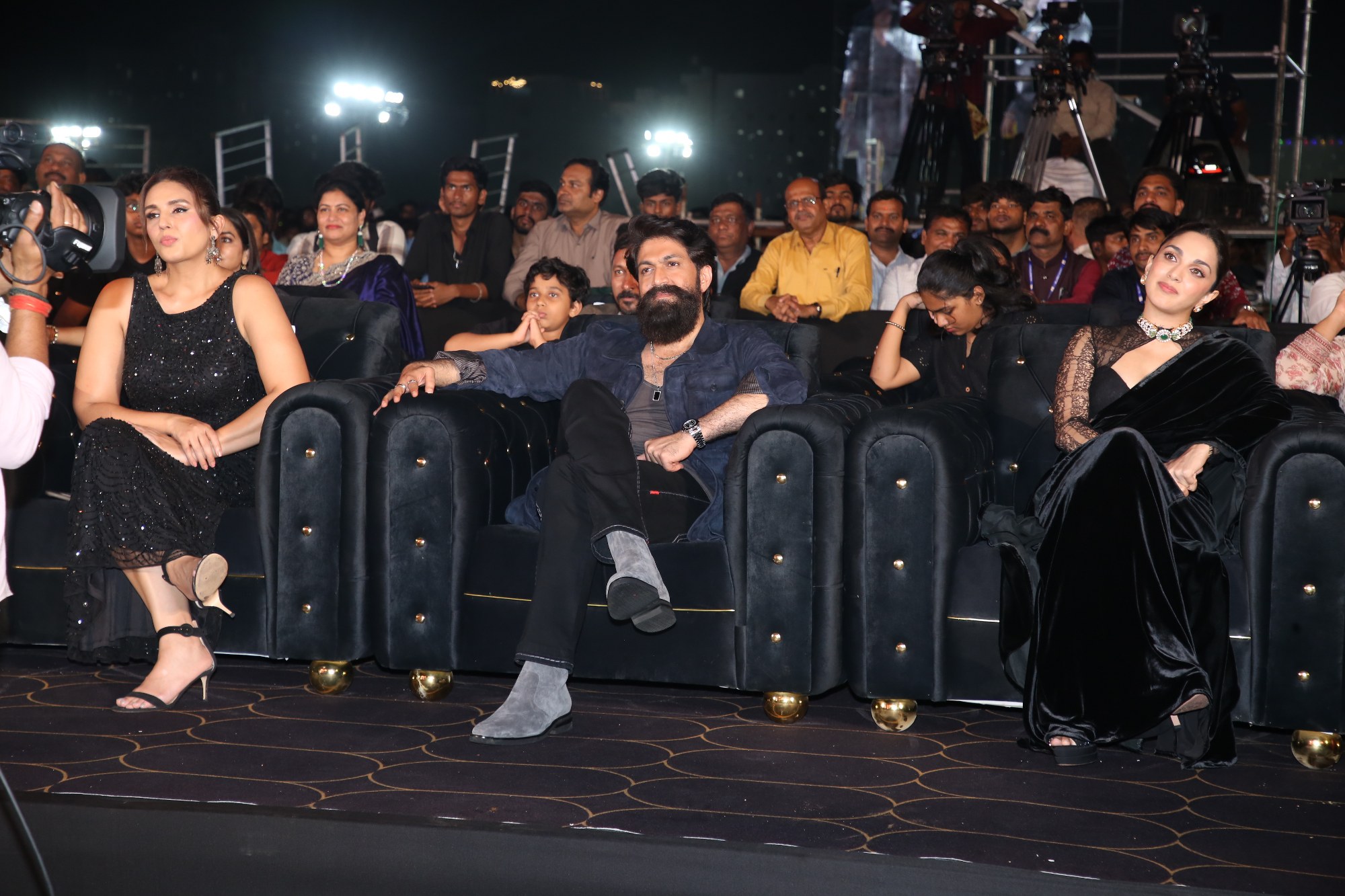 Yash photos Toxic Telugu Pre Release Event HD Photos