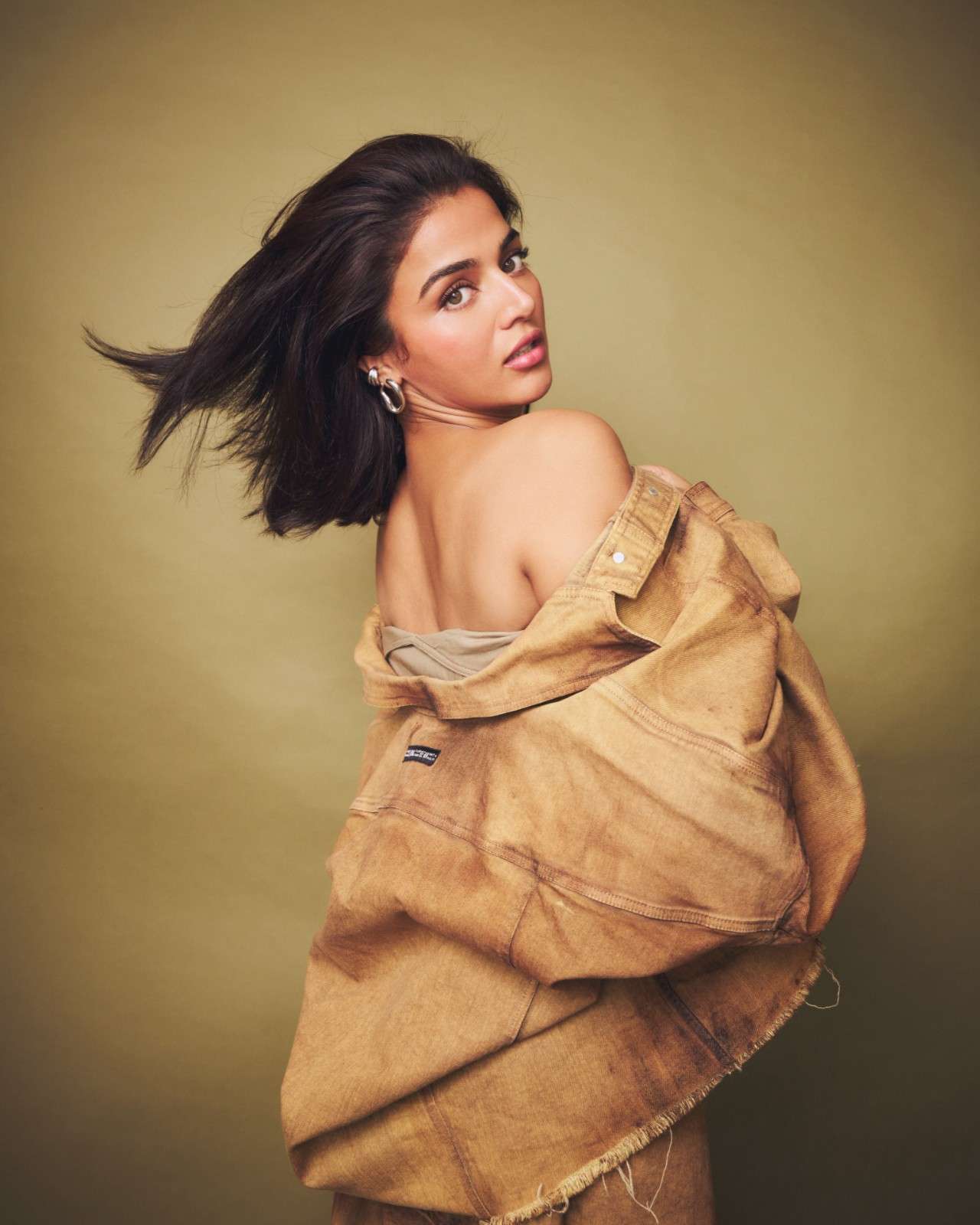 Wamiqa Gabbi sexy photos, hot images, hd gallery, navel pics