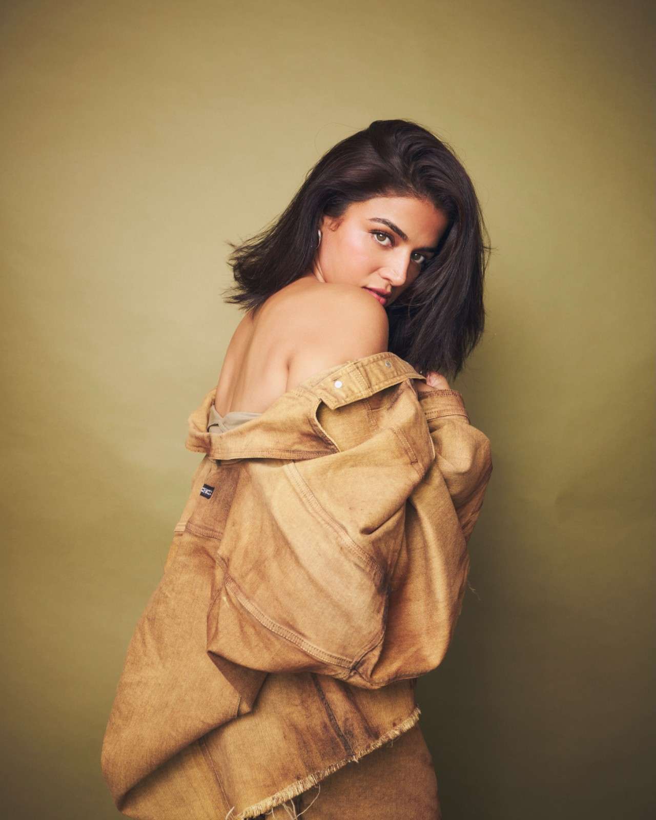 Wamiqa Gabbi sexy photos, hot images, hd gallery, navel pics