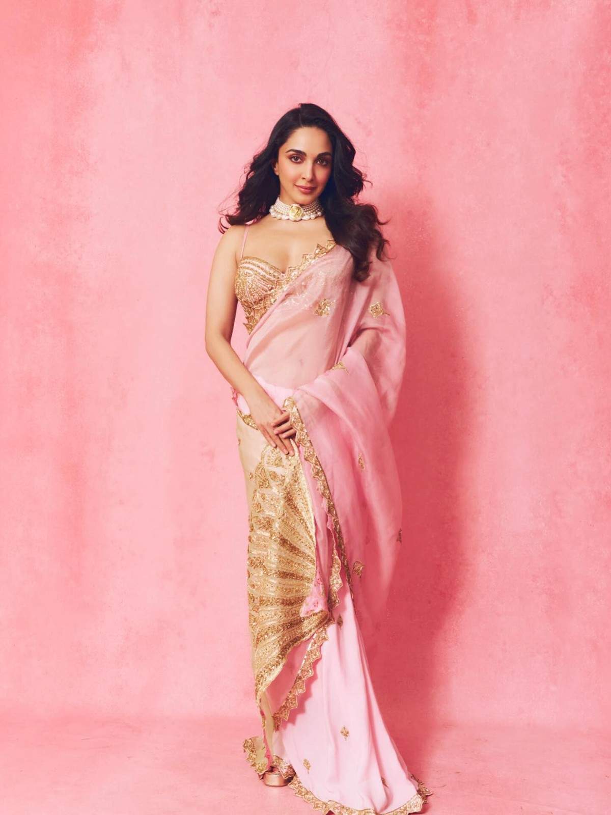 check out Kiara Advani sexy images, navel photos, latest hd gallery