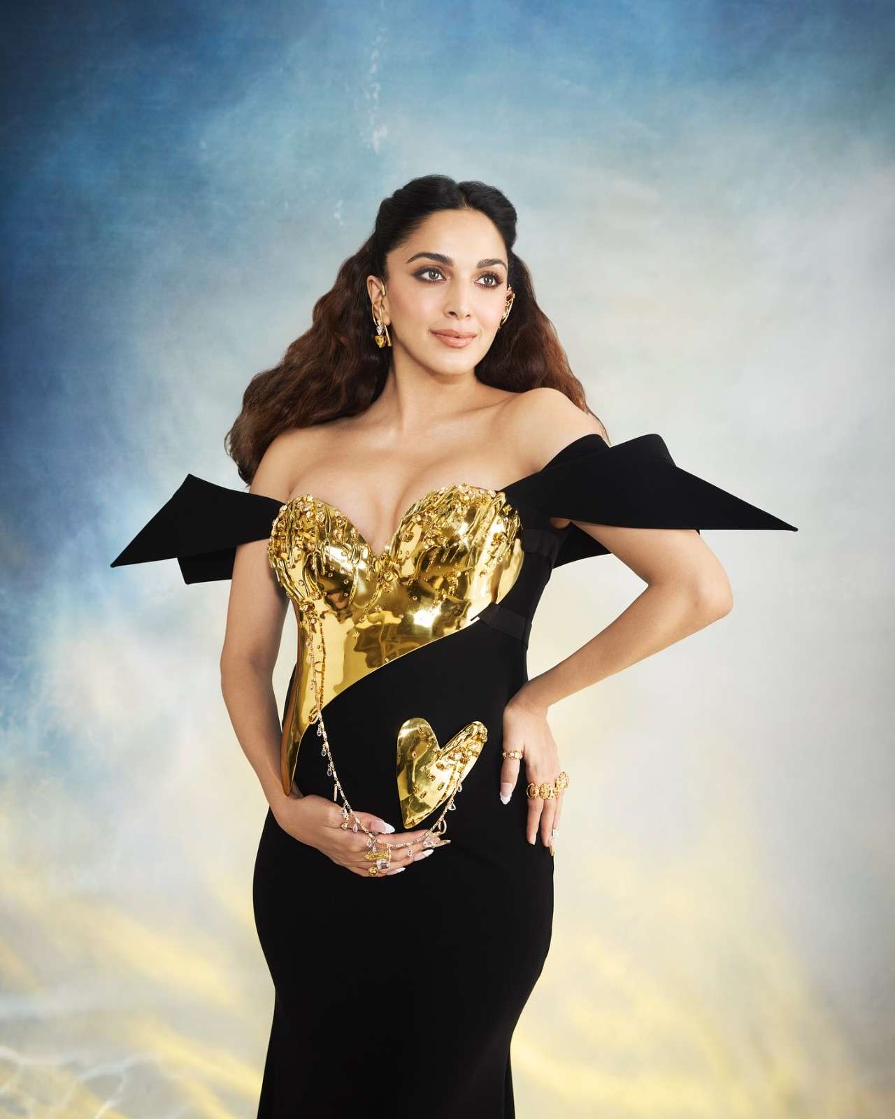 check out Kiara Advani sexy images, navel photos, latest hd gallery