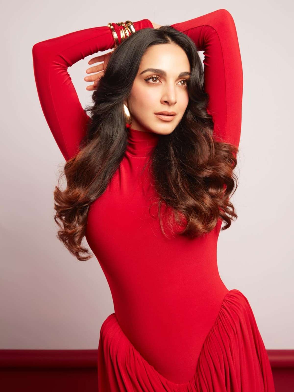 check out Kiara Advani sexy images, navel photos, latest hd gallery