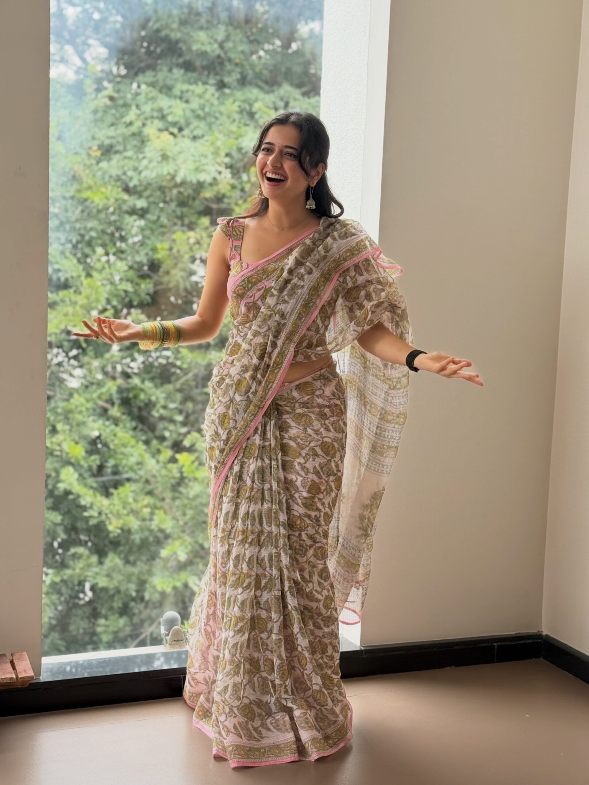 Ashika Ranganath sexy saree images