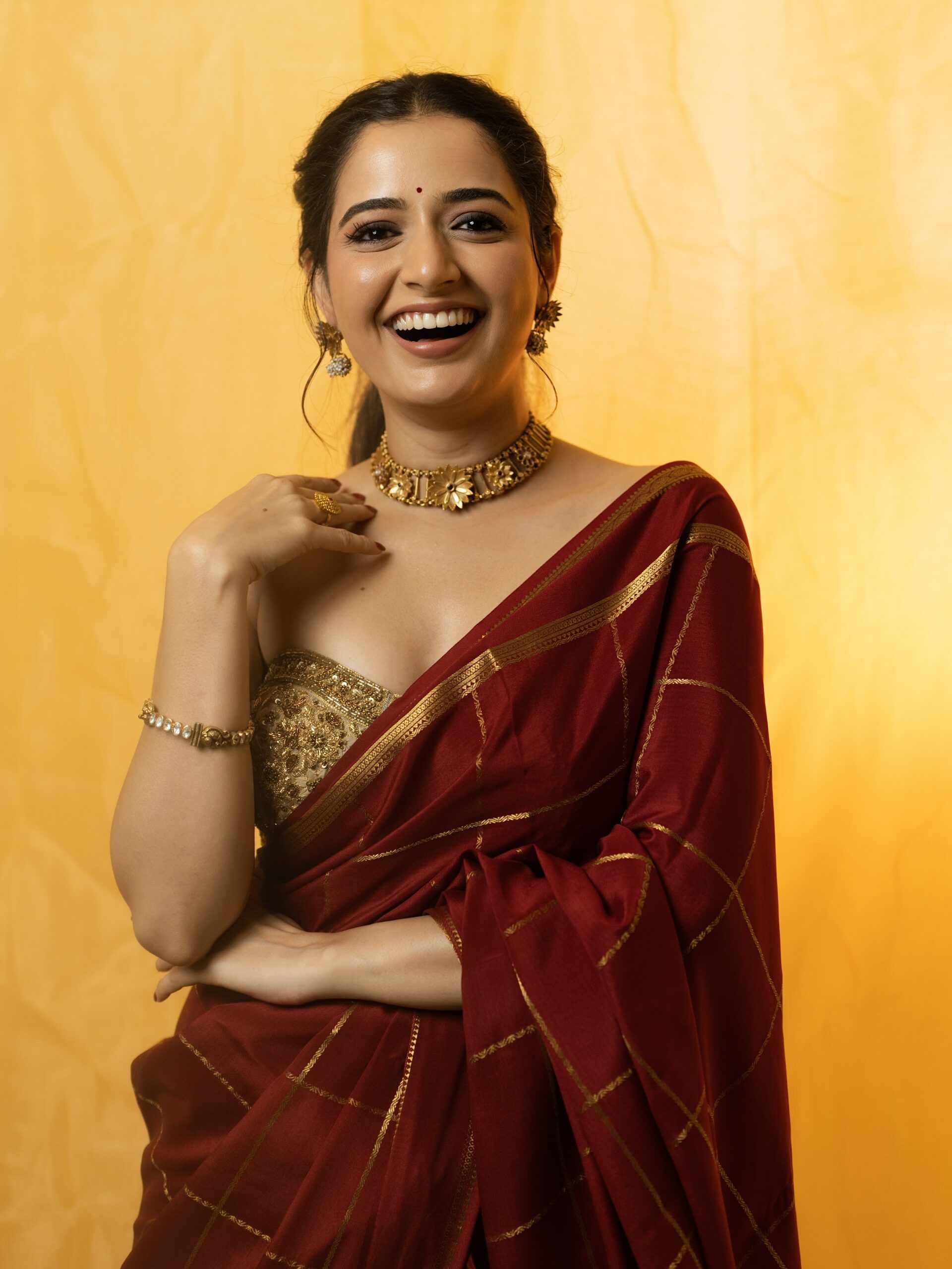 Ashika Ranganath sexy saree images