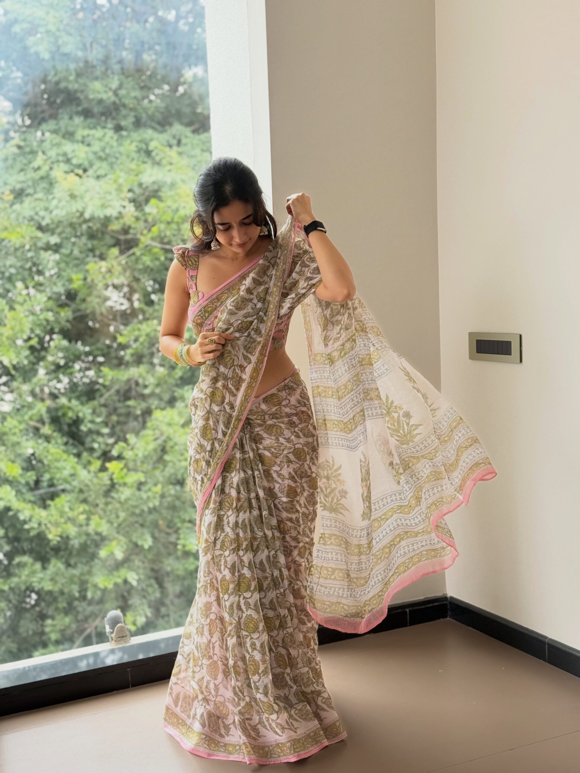 Ashika Ranganath sexy saree images