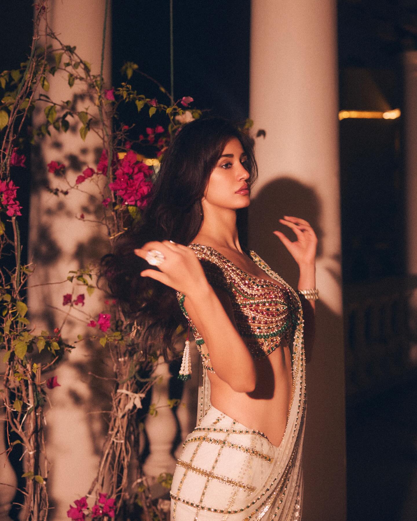 Disha Patani sexy saree images