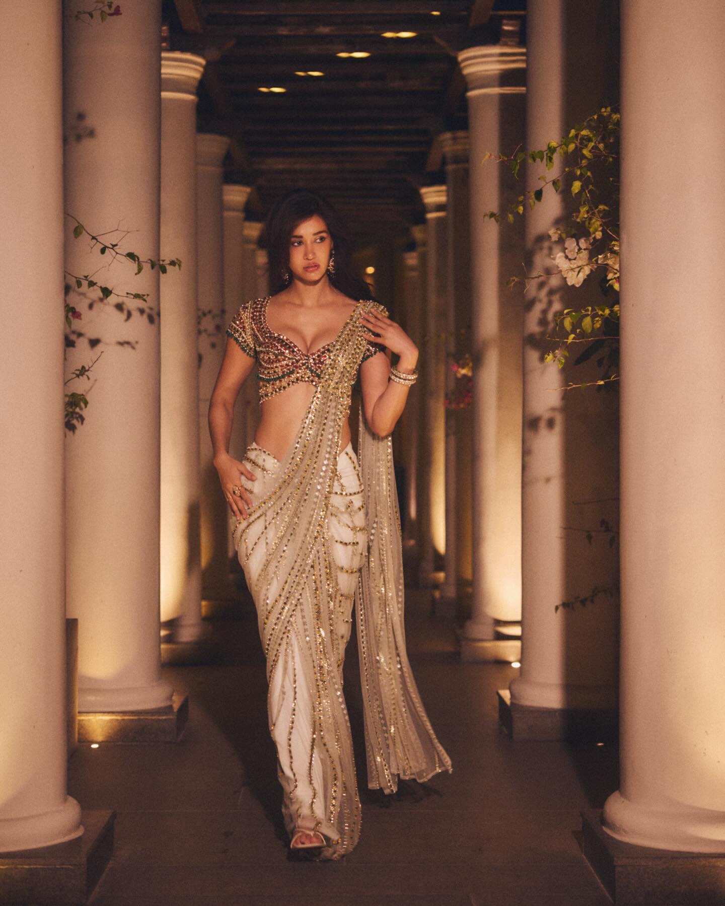 Disha Patani sexy saree images