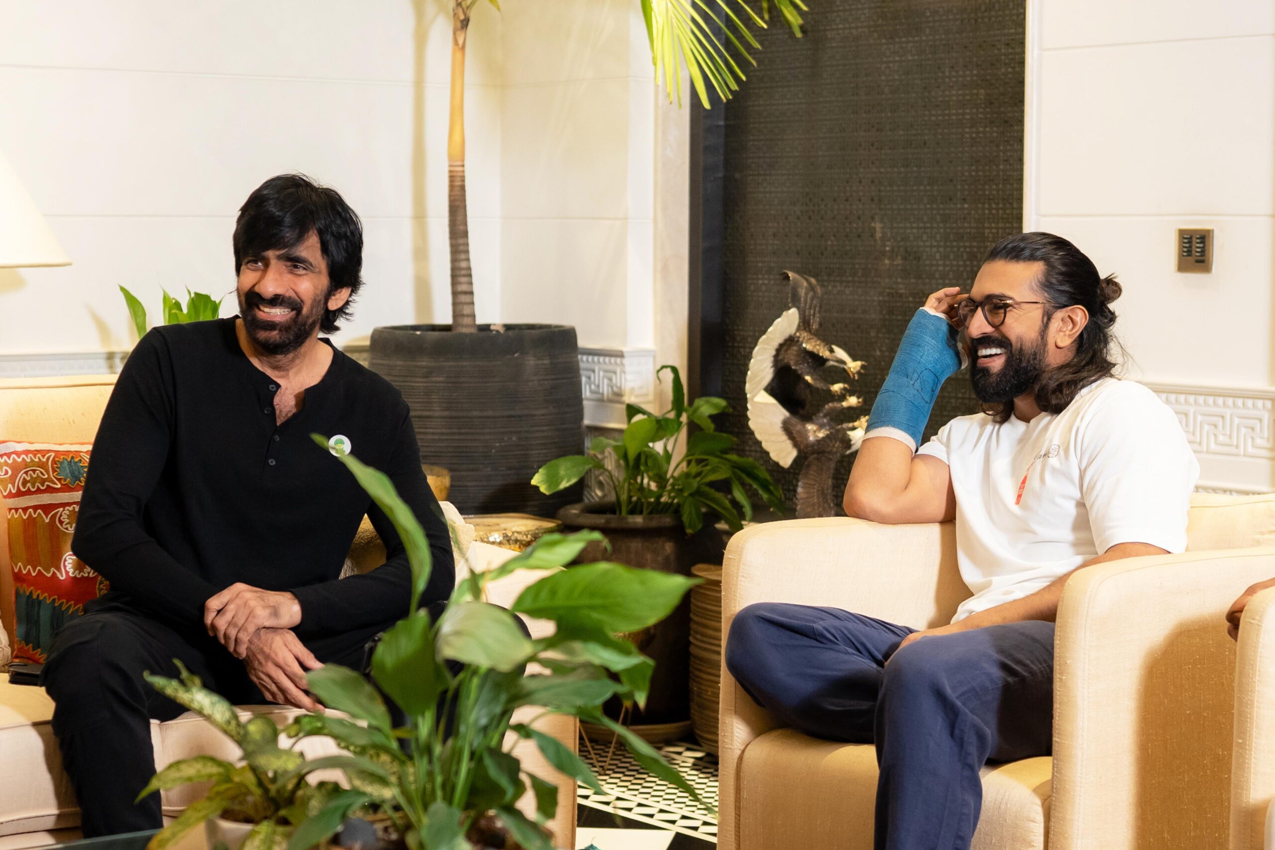Ravi Teja Irumudi Team Met Chiranjeevi and Ram Charan