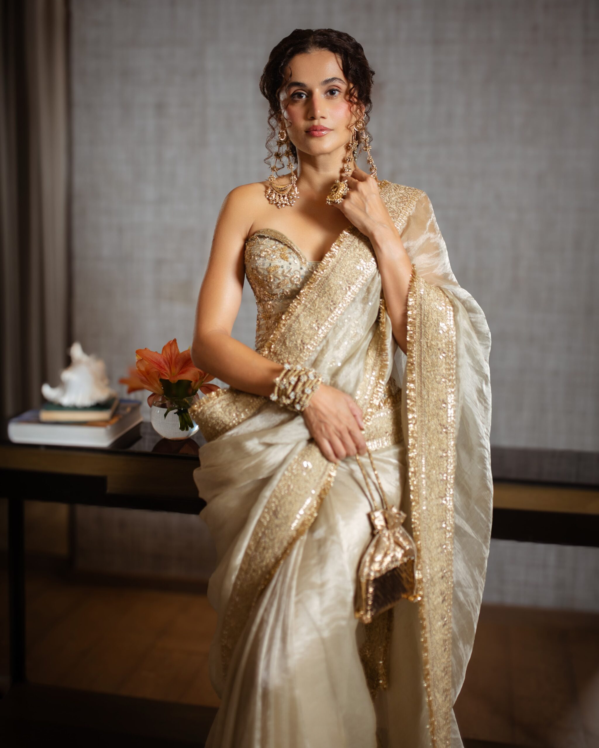 Actress Tapsee Pannu Latest sexy saree images