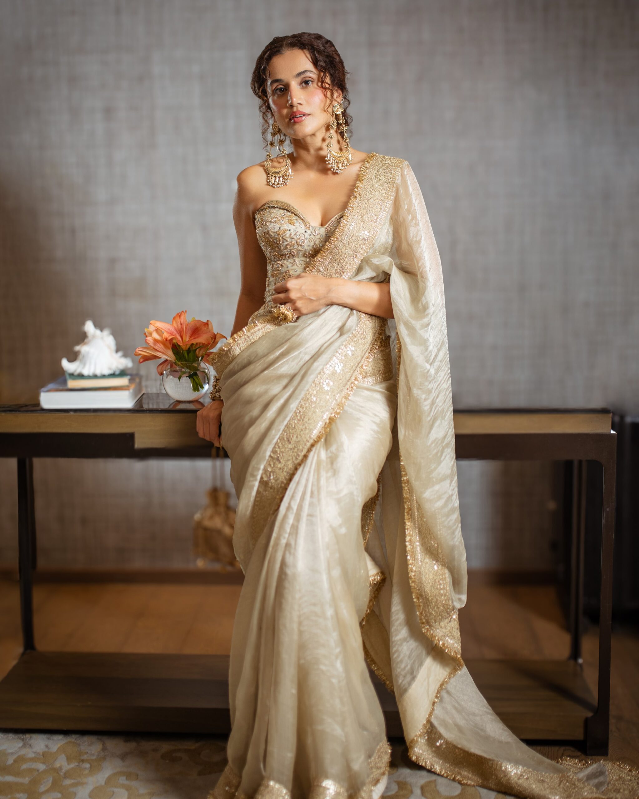 Actress Tapsee Pannu Latest sexy saree images